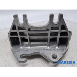 Renault - Captur - Engine mount