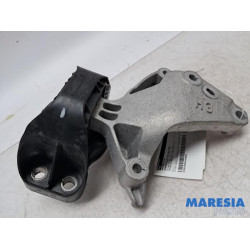 Renault - Captur - Engine mount