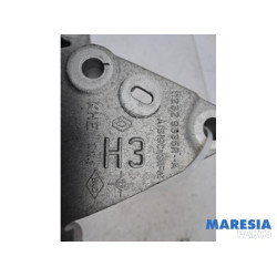 Renault - Captur - Engine mount