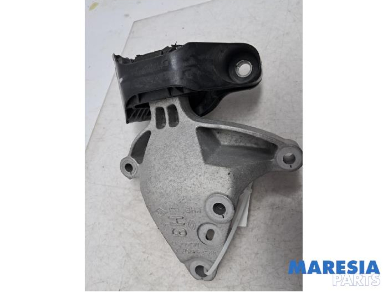 Renault - Captur - Engine mount