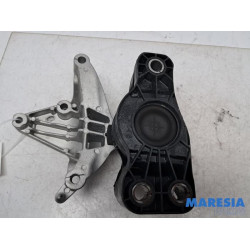 Renault - Captur - Engine mount