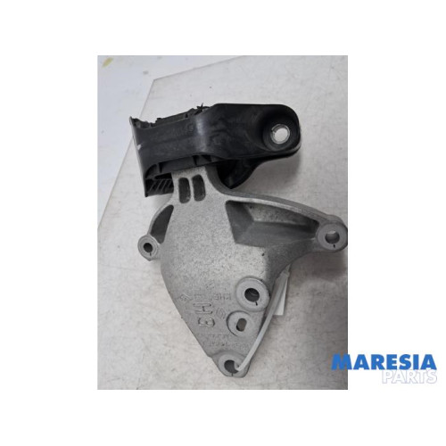 Renault - Captur - Engine mount