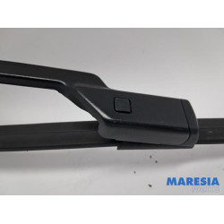 Renault - Captur - Front wiper arm