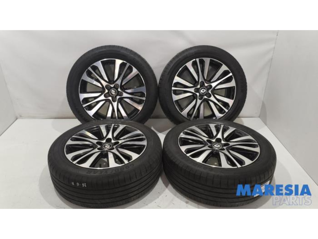 Renault - Captur - Sportvelgenset + banden