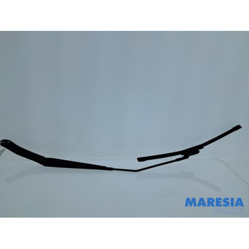 Alfa Romeo - Giulietta - Front wiper arm