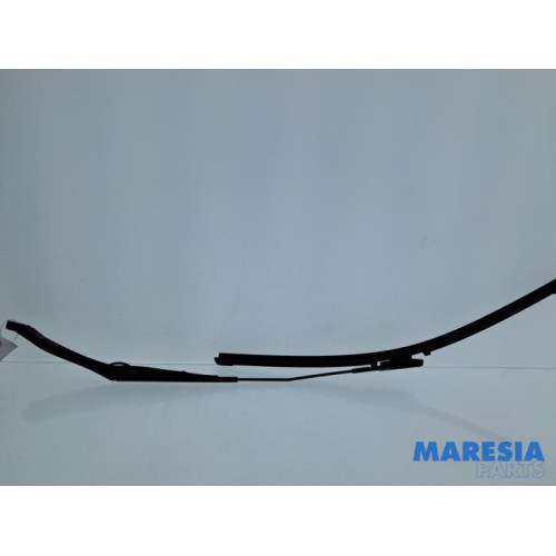 Alfa Romeo - Giulietta - Front wiper arm