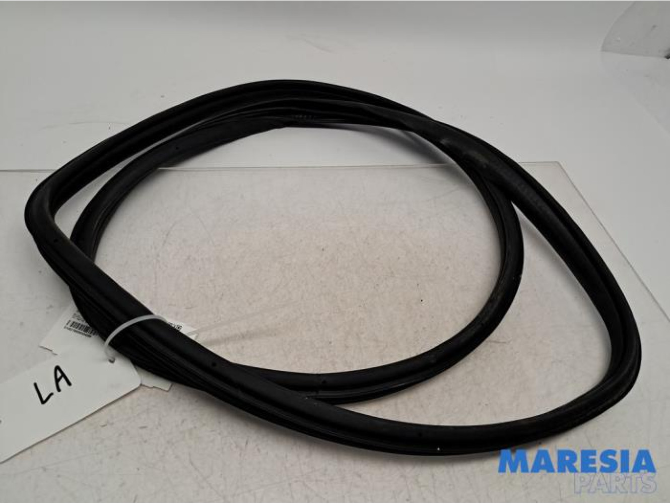 Alfa Romeo - Giulietta - Rear door seal 4-door, left