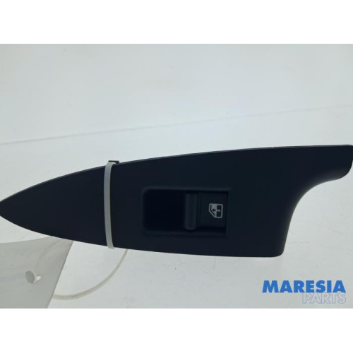 Alfa Romeo - Giulietta - Electric window switch