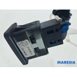 Alfa Romeo - Giulietta - AUX / USB connection