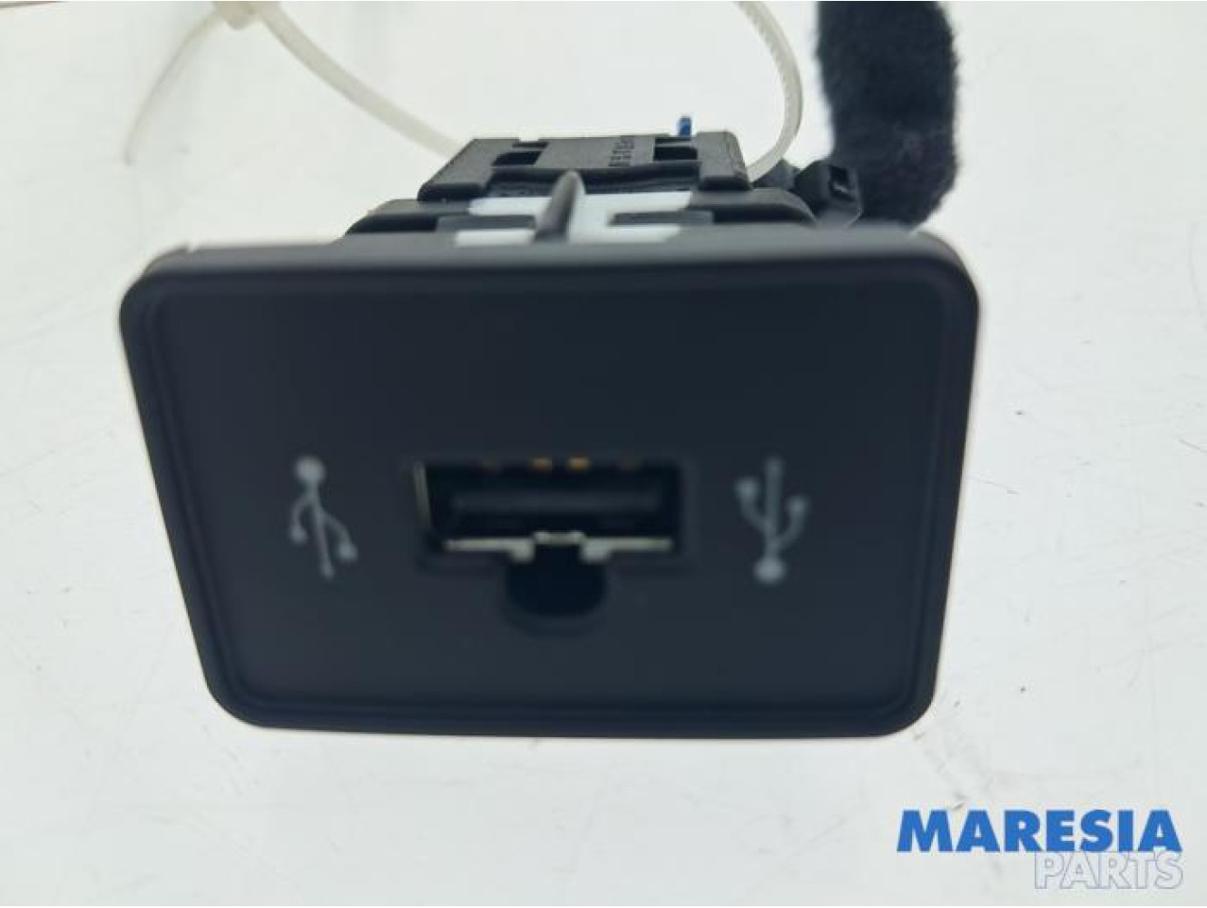 Alfa Romeo - Giulietta - AUX / USB connection