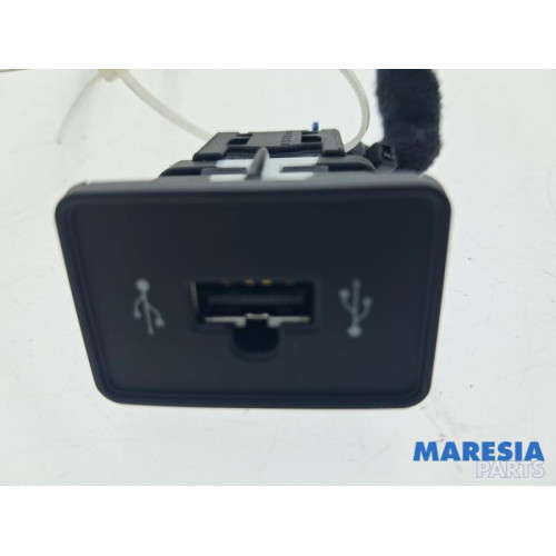 Alfa Romeo - Giulietta - AUX / USB connection