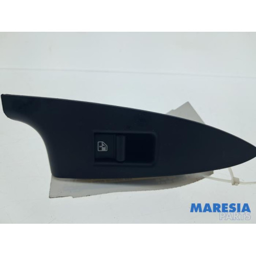 Alfa Romeo - Giulietta - Electric window switch