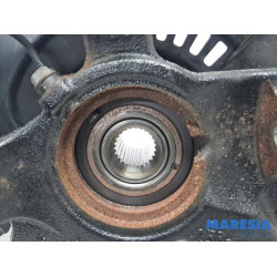 Renault - Captur - Knuckle, front right