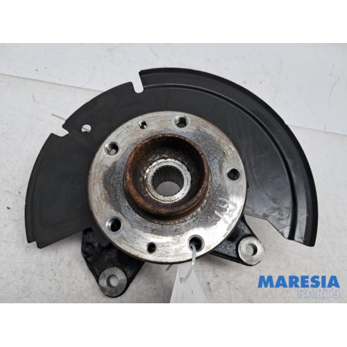 Renault - Captur - Knuckle, front right