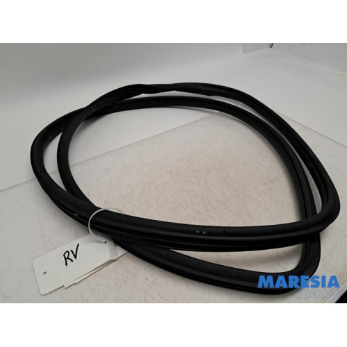 Alfa Romeo - Giulietta - Front door seal 4-door, right