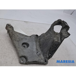 Peugeot - Partner - Alternator lower bracket