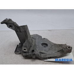 Peugeot - Partner - Alternator lower bracket