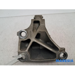 Opel - Vivaro - Engine mount