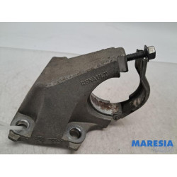 Opel - Vivaro - Engine mount