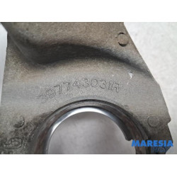Opel - Vivaro - Engine mount