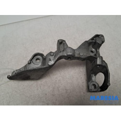 Opel - Vivaro - Engine mount