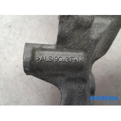 Opel - Vivaro - Engine mount