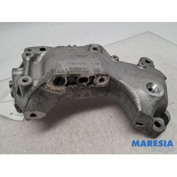 Opel - Vivaro - Engine mount
