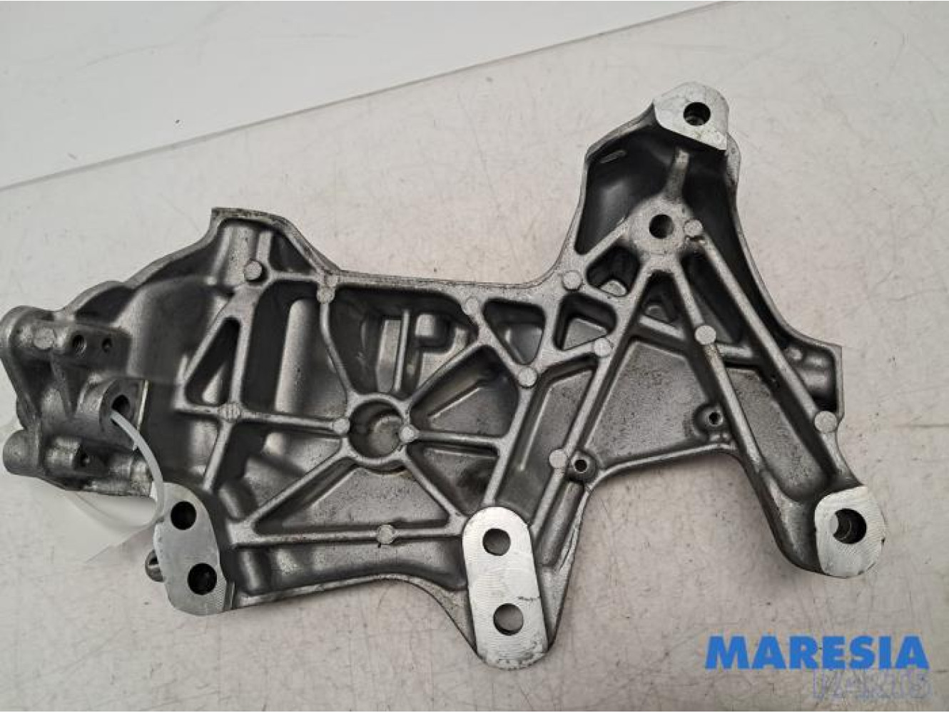 Opel - Vivaro - Engine mount
