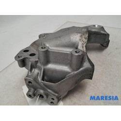 Opel - Vivaro - Engine mount