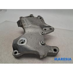 Opel - Vivaro - Engine mount