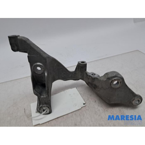Renault - Trafic - Engine mount