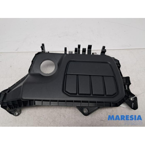 Renault - Trafic - Engine cover