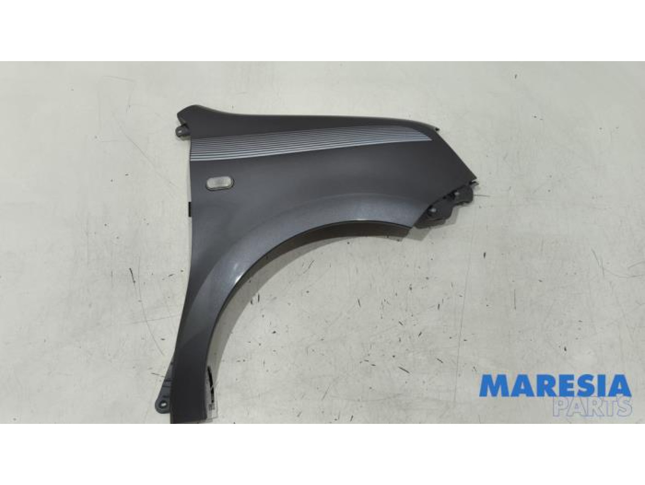 Renault - Twingo - Front wing, right