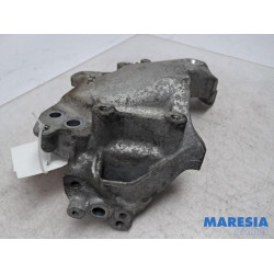 Renault - Trafic - Engine mount