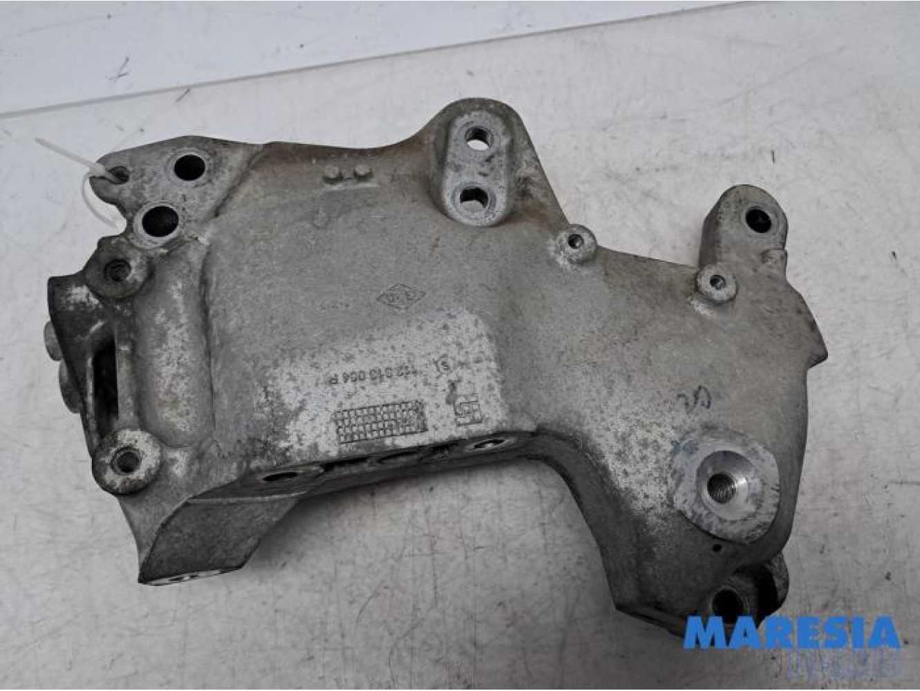 Renault - Trafic - Engine mount