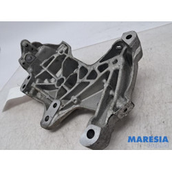 Renault - Trafic - Engine mount