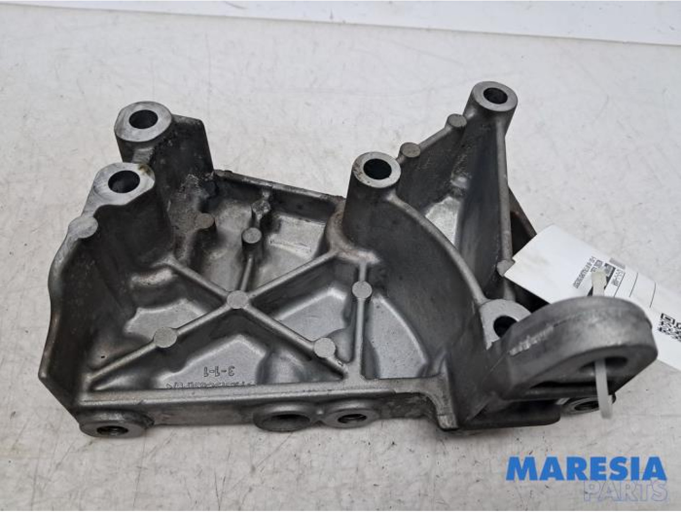 Renault - Clio - Engine mount