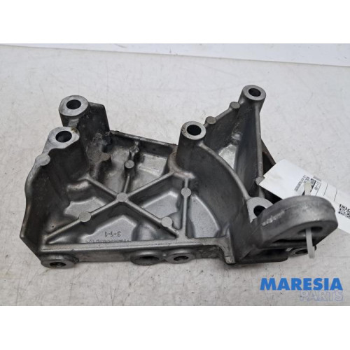 Renault - Clio - Engine mount