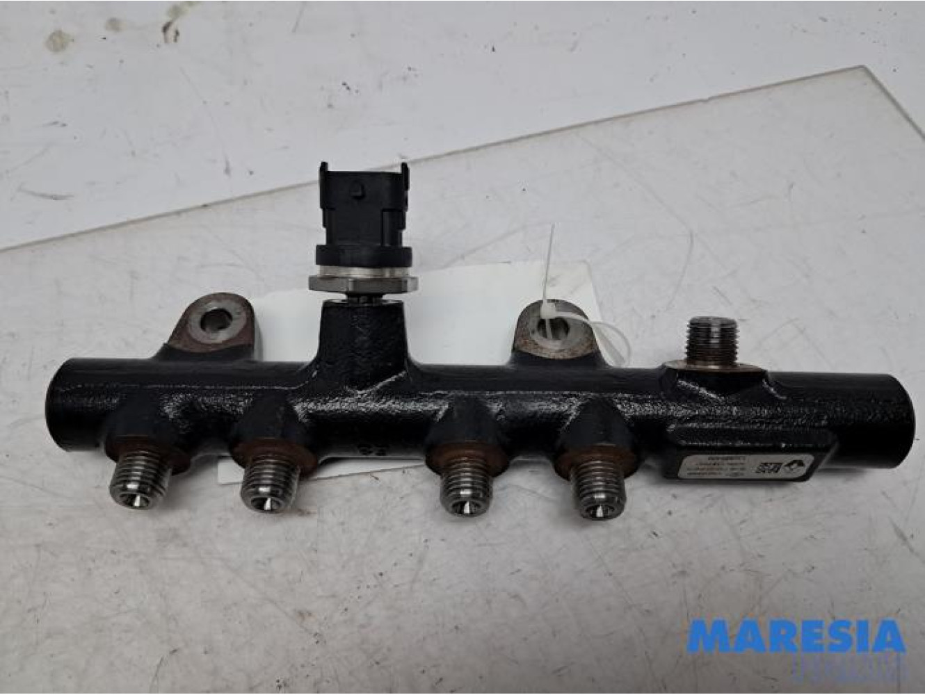 Renault - Clio - Fuel injector nozzle