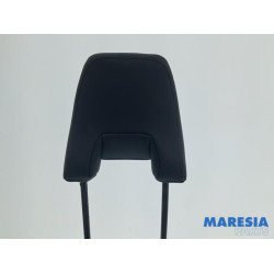 Renault - Captur - Headrest