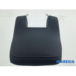 Renault - Captur - Headrest