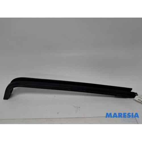 Renault - Kangoo - Sliding door rail, right