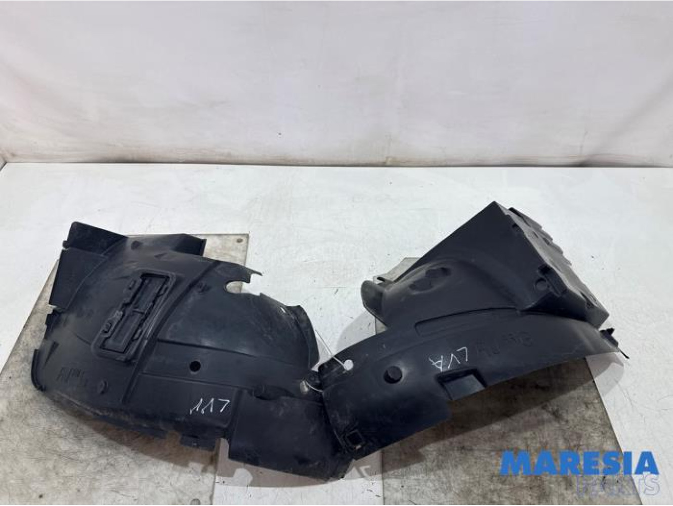 Renault - Trafic - Wheel arch liner