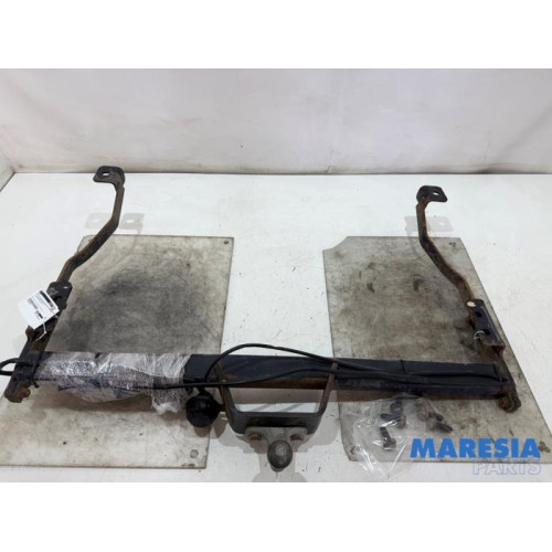 Renault - Trafic - Towbar