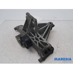 Fiat - 500 - Alternator upper bracket