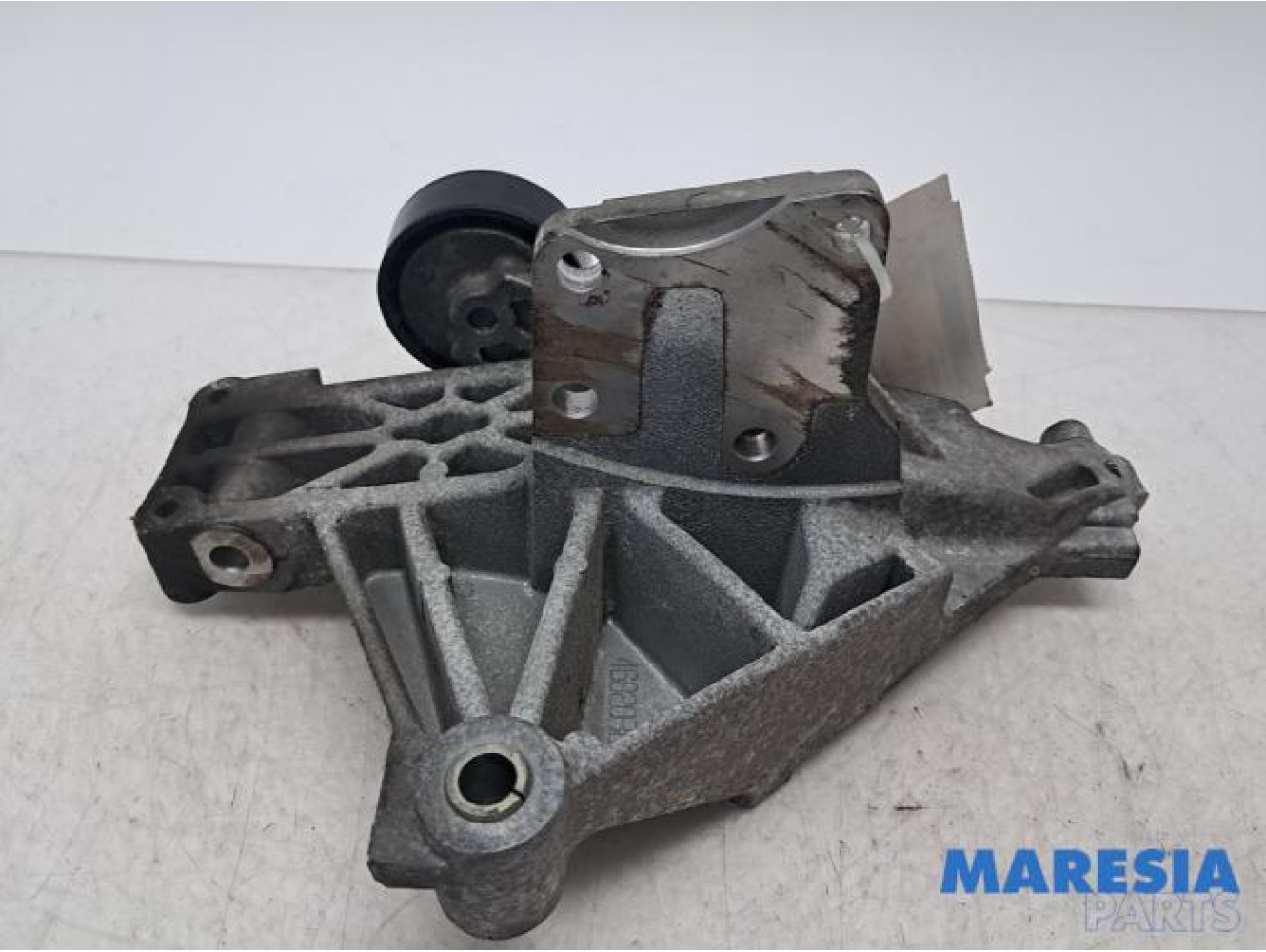 Fiat - 500 - Alternator upper bracket