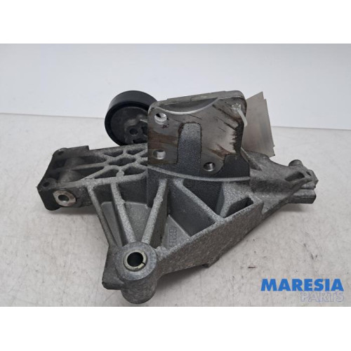 Fiat - 500 - Alternator upper bracket