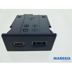 Fiat - 500 - AUX / USB-Anschluss