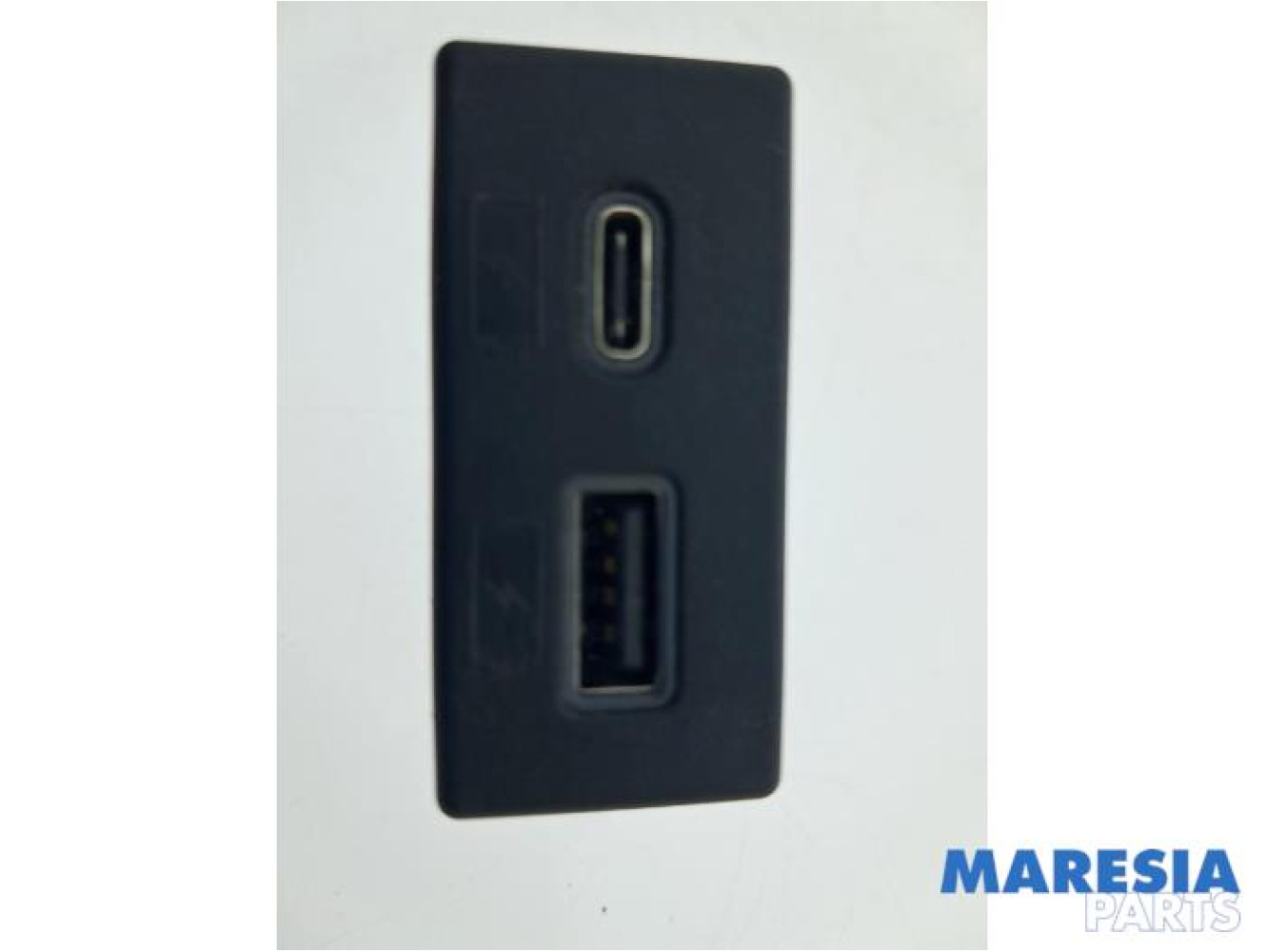Fiat - 500 - AUX / USB-Anschluss