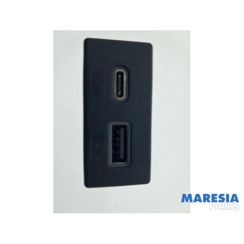 Fiat - 500 - AUX / USB connection